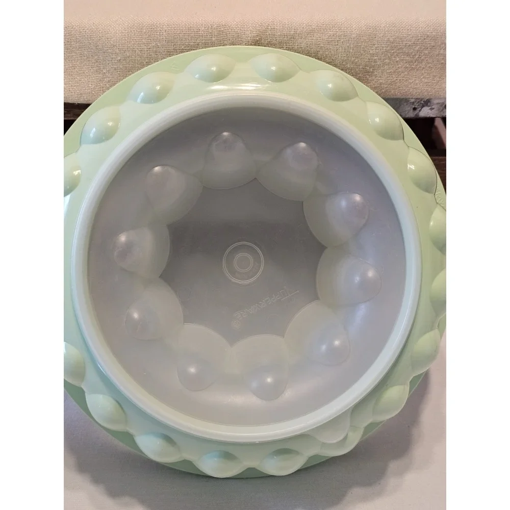 Vintage Tupperware Green Jel-N-Serve Ring Mold